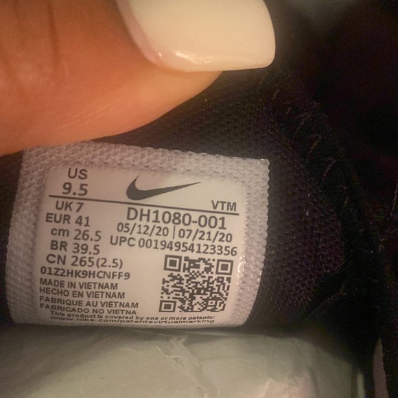 Nike - Picture 2 of 2